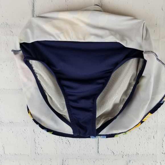 Jantzen Swimsuit Bottom. Size 10. Runs small - Picture 2 of 6